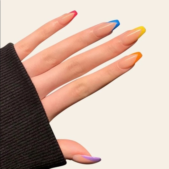 24 Colourful Fake Nails - Picture 2 of 4